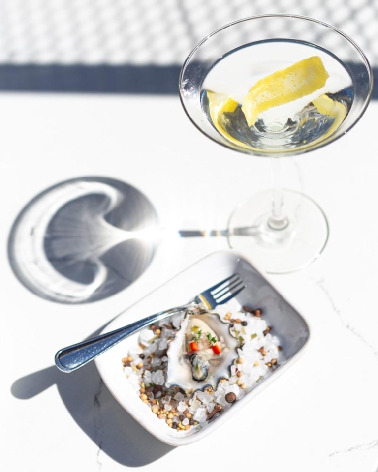 Willi's oyster and martini