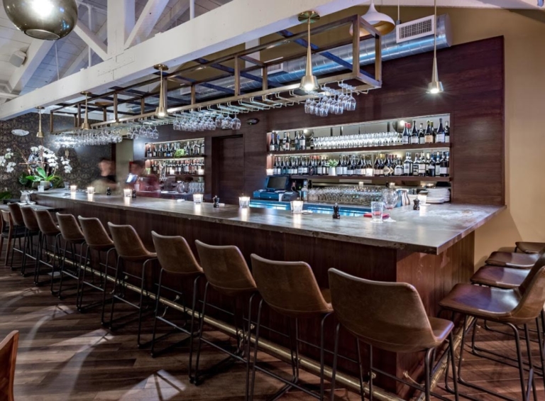 Willi's interior bar
