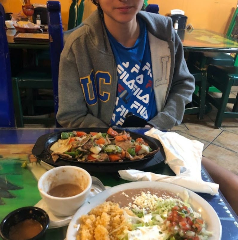 person about to start eating fajitas Delicias Elenita