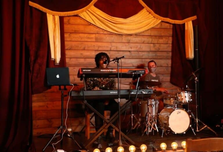 Eki Shola performing at Lost Church in Santa Rosa